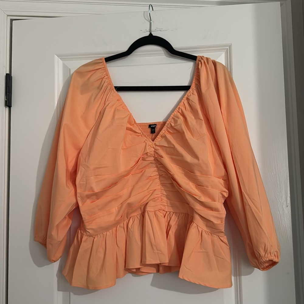 Express XL NWT
V-Neck Smocked Cuff Peplum Top Women's - Picture 3 of 8
